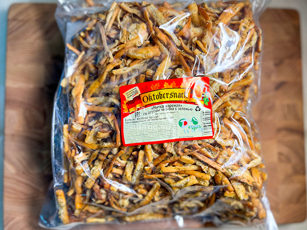 Нитка ЖАРЕНАЯ "Чеснок с зеленью" Oktobersnack 1 кг (сырный продукт) в Ноябрьске