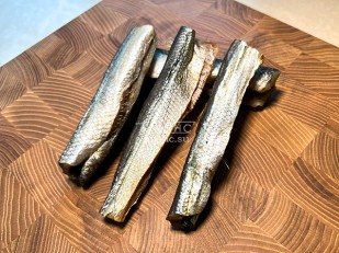 Кальмар паутинка Темная (Каракатица): Корюшка вяленая (тушка)