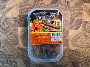 Сухарики с красной икрой: Сурские гренки Крылышки баффало (100 гр)