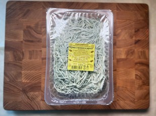 Снеки к пиву: Сыр Чечил паутинка (зелень чеснок)  500 гр.