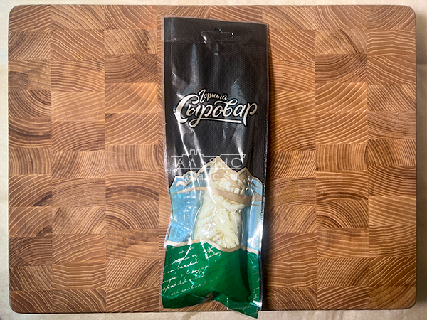 Сыр 100 гр ГОРНЫЙ СЫРОВАР (Косичка с укропом и чесноком) в Ноябрьске