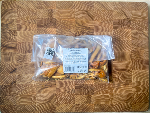 Сыр 150 гр ГОРНЫЙ СЫРОВАР (Ассорти копчёный с укропом и чесноком) в Ноябрьске